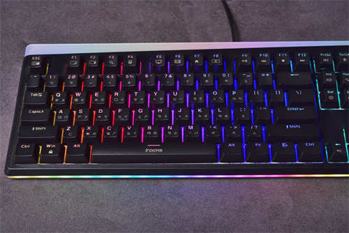 iRocks K71M RGB机械式键盘开箱/满版RGB、二色PBT键帽与智慧转轮(7)