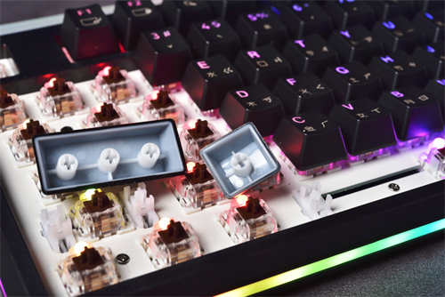 iRocks K71M RGB机械式键盘开箱/满版RGB、二色PBT键帽与智慧转轮(11)