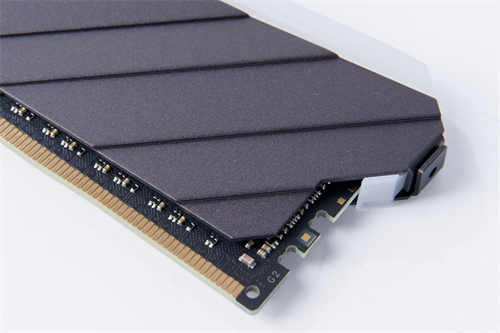PNY XLR8 DDR4 3200 8Gx2 RGB记忆体/雾面导光RGB灯效、CJR颗粒搭载的优质效能(6)
