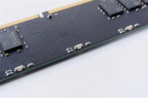 PNY XLR8 DDR4 3200 8Gx2 RGB记忆体/雾面导光RGB灯效、CJR颗粒搭载的优质效能(17)