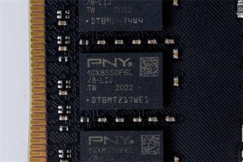 PNY XLR8 DDR4 3200 8Gx2 RGB记忆体/雾面导光RGB灯效、CJR颗粒搭载的优质效能(15)