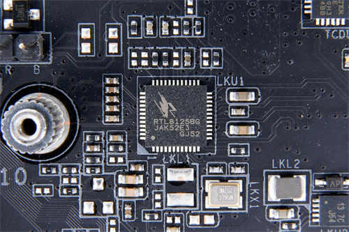 GIGABYTE B550 AORUS PRO AC开箱测试/Fins-Array散热鳍片搭载、平价规格齐全(6)