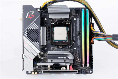 ASRock Z490 PHANTOM GAMING-ITX/TB3/ITX小板搭载TB3、小巧精悍的设计