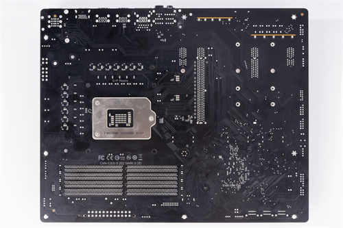 GIGABYTE Z490 AORUS ELITE开箱测试/最平价的Z490 AORUS主机板信仰选择(15)