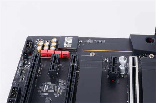GIGABYTE B550 AORUS PRO AC开箱测试/Fins-Array散热鳍片搭载、平价规格齐全(22)