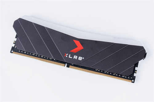 PNY XLR8 DDR4 3200 8Gx2 RGB记忆体/雾面导光RGB灯效、CJR颗粒搭载的优质效能(3)
