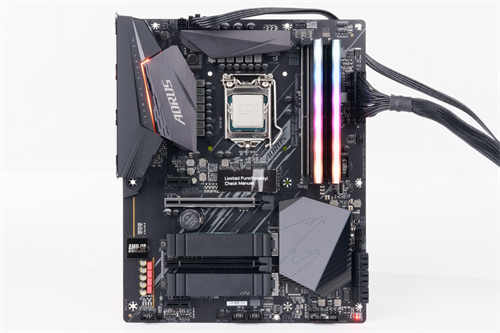 GIGABYTE Z490 AORUS ELITE开箱测试/最平价的Z490 AORUS主机板信仰选择