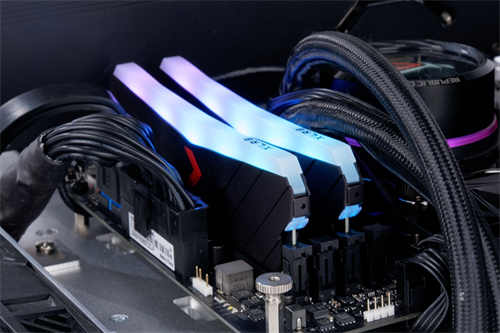 PNY XLR8 DDR4 3200 8Gx2 RGB记忆体/雾面导光RGB灯效、CJR颗粒搭载的优质效能(29)