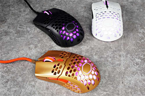 Cooler Master MM711轻量化电竞滑鼠开箱/黑白限定金三色齐发、镂空峰巢设计、RGB灯效(17)