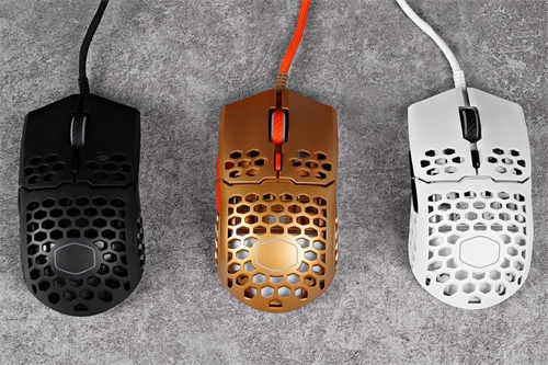 Cooler Master MM711轻量化电竞滑鼠开箱/黑白限定金三色齐发、镂空峰巢设计、RGB灯效(4)