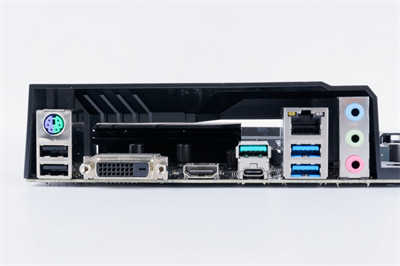 ASUS TUF B450M PLUS GAMING/五年保固可靠耐用、搭配R3 3300X的好选择(9)