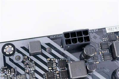 ASUS TUF B450M PLUS GAMING/五年保固可靠耐用、搭配R3 3300X的好选择(15)