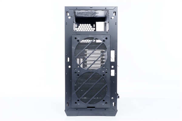 InWin C200创作者专用机壳/足够的 3.5吋硬碟槽与前置U3 Gen2 Type-C，为创作者而生(31)