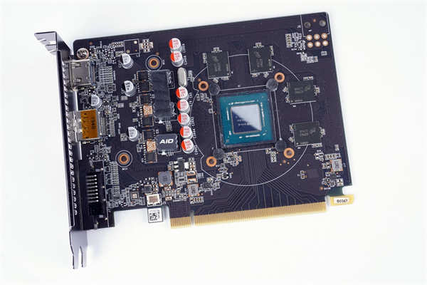 ZOTAC GAMING  GTX 1650 OC GDDR6 显示卡开箱测试 / 单风扇小巧外型、记忆体 GDDR6(9)