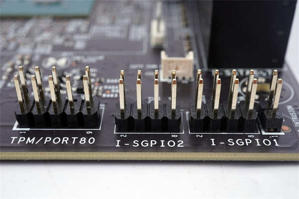 SuperMicro X11SRA-F 主机板开箱测试 / C422 晶片组、商用定位、Cascade Lake-W 支(10)