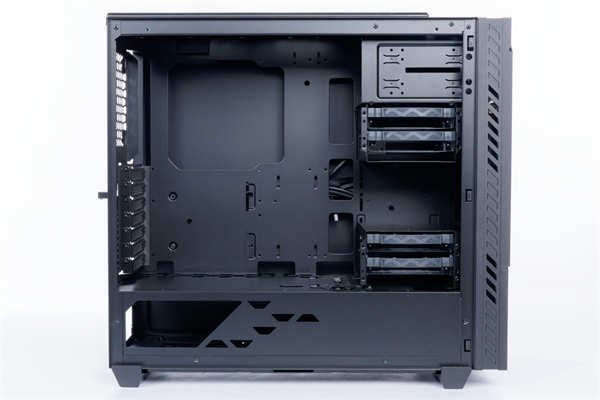 InWin C200创作者专用机壳/足够的 3.5吋硬碟槽与前置U3 Gen2 Type-C，为创作者而生(16)