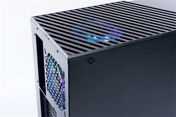 InWin C200创作者专用机壳/足够的 3.5吋硬碟槽与前置U3 Gen2 Type-C，为创作者而生(41)
