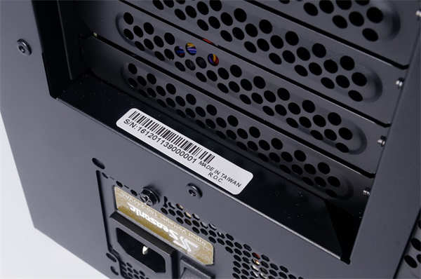 InWin C200创作者专用机壳/足够的 3.5吋硬碟槽与前置U3 Gen2 Type-C，为创作者而生(11)