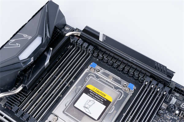 技嘉GIGABYTE TRX40 AORUS MASTER/同价格等级产品唯一搭载5GbE Lan、16+3相Infineon直出供电方案(4)