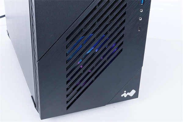 InWin C200创作者专用机壳/足够的 3.5吋硬碟槽与前置U3 Gen2 Type-C，为创作者而生(42)