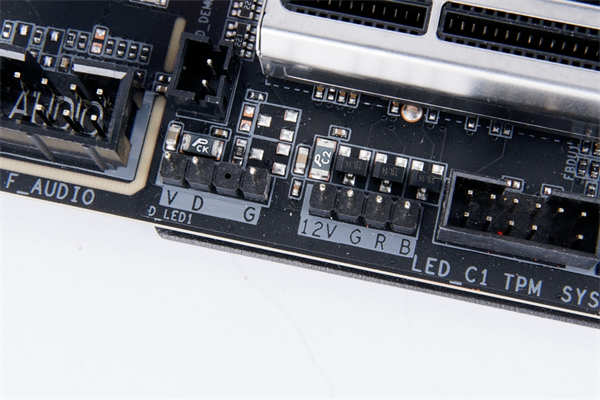 技嘉GIGABYTE TRX40 AORUS MASTER/同价格等级产品唯一搭载5GbE Lan、16+3相Infineon直出供电方案(10)