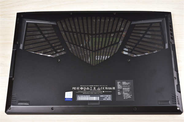 GIGABYTE AERO 17 HDR创作笔电测试报告/4K Pantone校色Studio效能优化(31)
