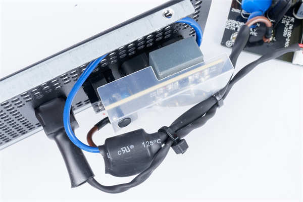NZXT C850 金牌电源供应器 / 十年保固、全模组设计、全日系电容，接头更丰富(17)