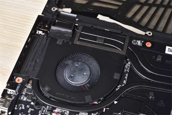 GIGABYTE AERO 17 HDR创作笔电测试报告/4K Pantone校色Studio效能优化(35)