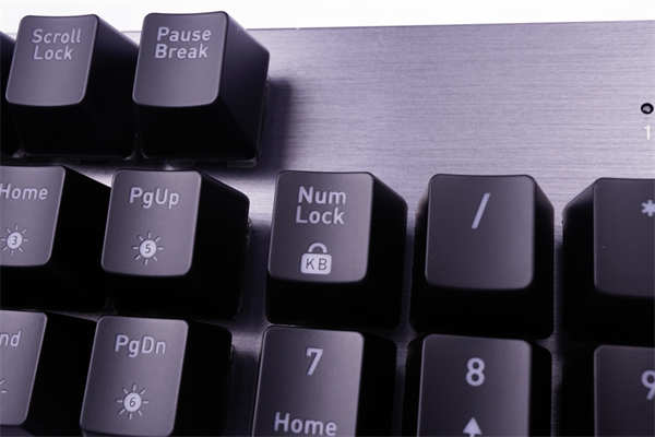 曜越NEPTUNE海王星RGB青轴 机械键盘/功能简化，造型更紧凑(8)