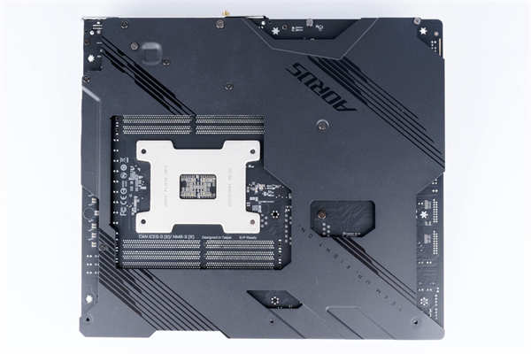 技嘉GIGABYTE TRX40 AORUS MASTER/同价格等级产品唯一搭载5GbE Lan、16+3相Infineon直出供电方案(3)