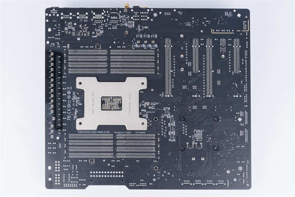 技嘉GIGABYTE TRX40 AORUS MASTER/同价格等级产品唯一搭载5GbE Lan、16+3相Infineon直出供电方案(16)