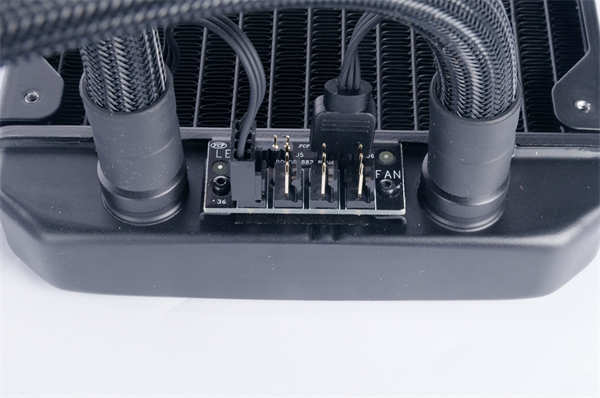 Fractal Design Celsius+ S28 Prisma一体式水冷散热器/ARGB 灯效、自家Prisma风扇搭载(13)