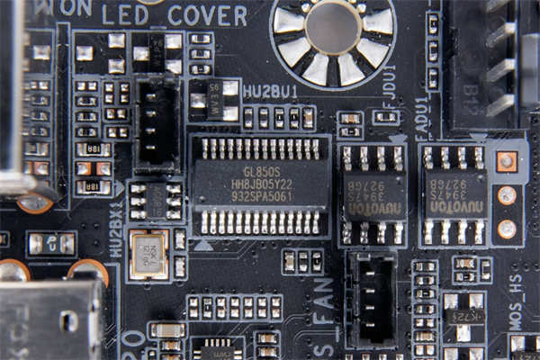 技嘉GIGABYTE TRX40 AORUS MASTER/同价格等级产品唯一搭载5GbE Lan、16+3相Infineon直出供电方案(39)