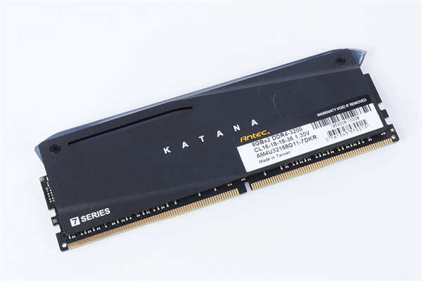 Antec KATANA武士刀DDR4 3200 8Gx2/搭载J-Die的优质超频效能、ARGB 刃の光影强势来袭(5)