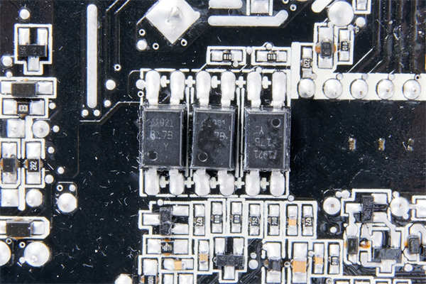 NZXT C850 金牌电源供应器 / 十年保固、全模组设计、全日系电容，接头更丰富(35)