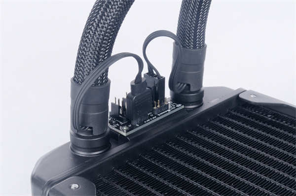 Fractal Design Celsius+ S28 Prisma一体式水冷散热器/ARGB 灯效、自家Prisma风扇搭载(11)