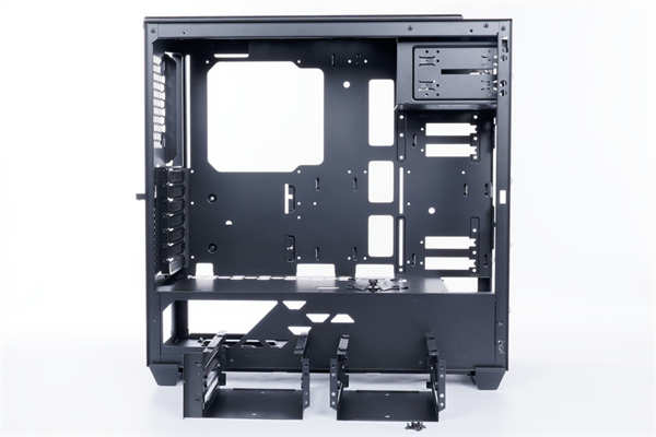 InWin C200创作者专用机壳/足够的 3.5吋硬碟槽与前置U3 Gen2 Type-C，为创作者而生(28)