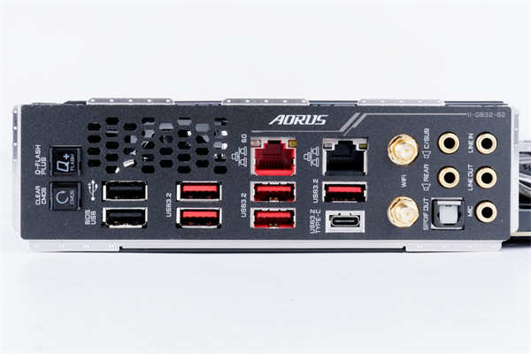 技嘉GIGABYTE TRX40 AORUS MASTER/同价格等级产品唯一搭载5GbE Lan、16+3相Infineon直出供电方案(12)