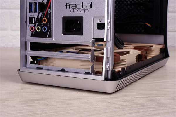 Fractal Design Era ITX机箱/实木上盖、流线铝合金外壳、一体式水冷、ATX/SFX随你装(26)
