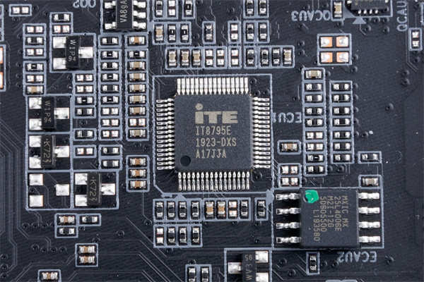 技嘉GIGABYTE TRX40 AORUS MASTER/同价格等级产品唯一搭载5GbE Lan、16+3相Infineon直出供电方案(36)