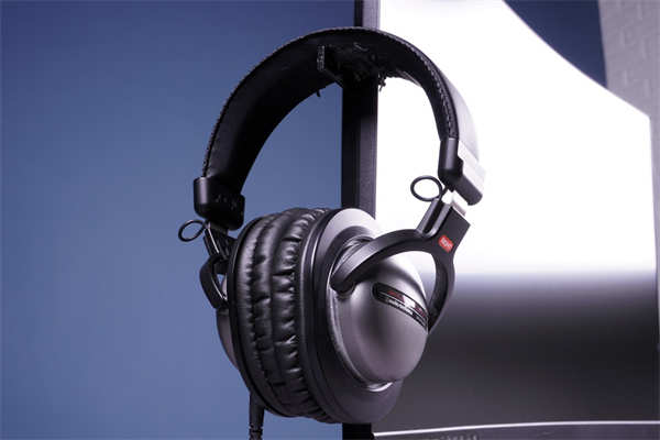 MSI Optix MAG272CQR显示器开箱测试/27吋曲面萤幕、WQHD解析度、165Hz高刷新率(14)