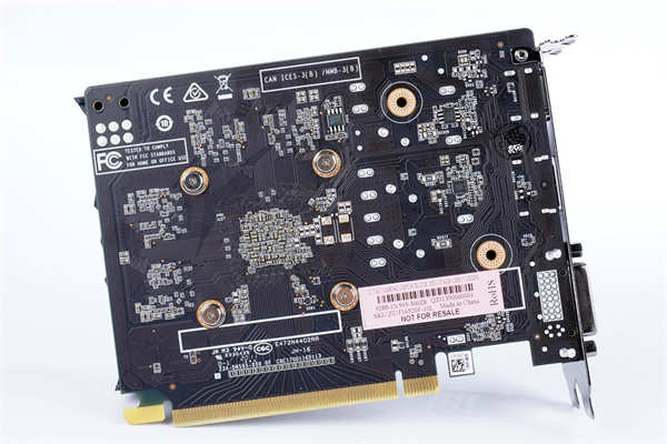 ZOTAC GAMING  GTX 1650 OC GDDR6 显示卡开箱测试 / 单风扇小巧外型、记忆体 GDDR6(5)