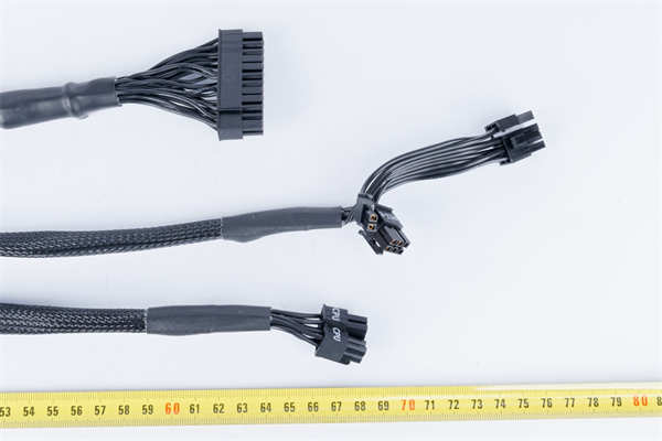 NZXT C850 金牌电源供应器 / 十年保固、全模组设计、全日系电容，接头更丰富(6)