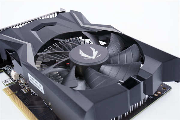 ZOTAC GAMING  GTX 1650 OC GDDR6 显示卡开箱测试 / 单风扇小巧外型、记忆体 GDDR6(3)