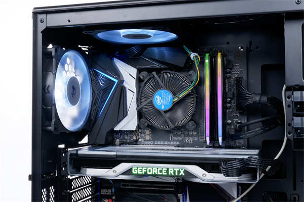 InWin C200创作者专用机壳/足够的 3.5吋硬碟槽与前置U3 Gen2 Type-C，为创作者而生(39)