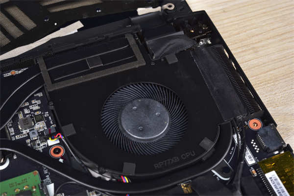 GIGABYTE AERO 17 HDR创作笔电测试报告/4K Pantone校色Studio效能优化(36)