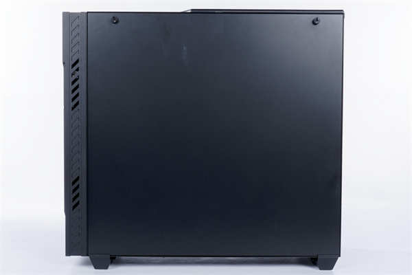 InWin C200创作者专用机壳/足够的 3.5吋硬碟槽与前置U3 Gen2 Type-C，为创作者而生(5)
