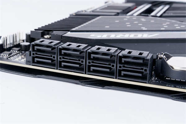 技嘉GIGABYTE TRX40 AORUS MASTER/同价格等级产品唯一搭载5GbE Lan、16+3相Infineon直出供电方案(8)