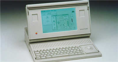 有人搬出珍藏的 Macintosh Portable 与 M1 MacBook Air 摆在一起感受 30 年来的进化