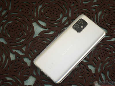 ZenFone 8 快速动手玩，麻雀虽小，效能、电力绝不打折
